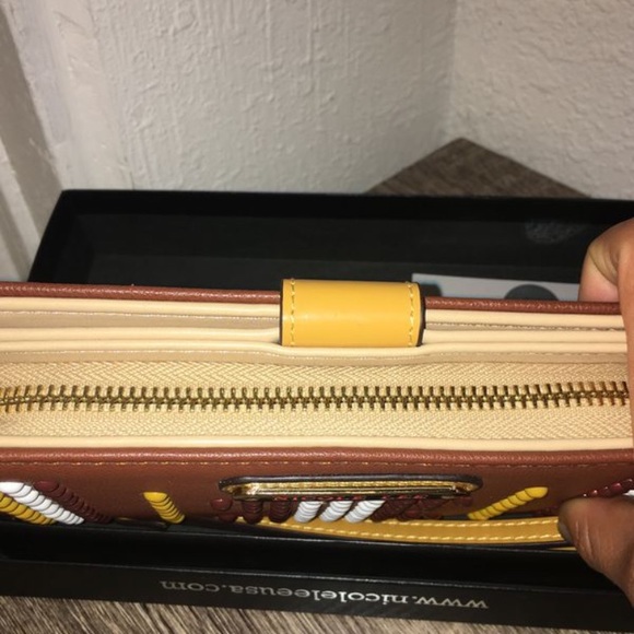 Wallets - Picture 2 of 4